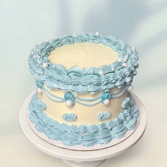 Classic Shell‑Trimmed Cake